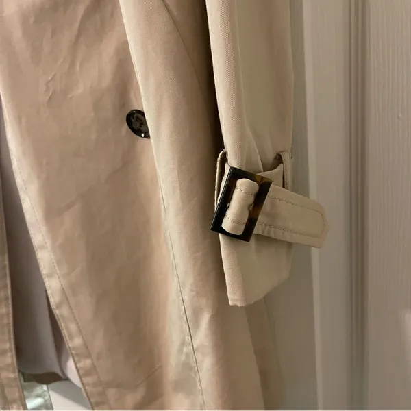 Banana Republic Tan Trench Coat - Image 10