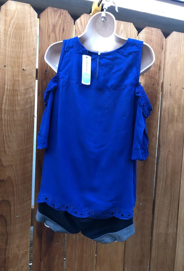 Blue cold shoulder top cold shoulder style Sz Medium - Image 6
