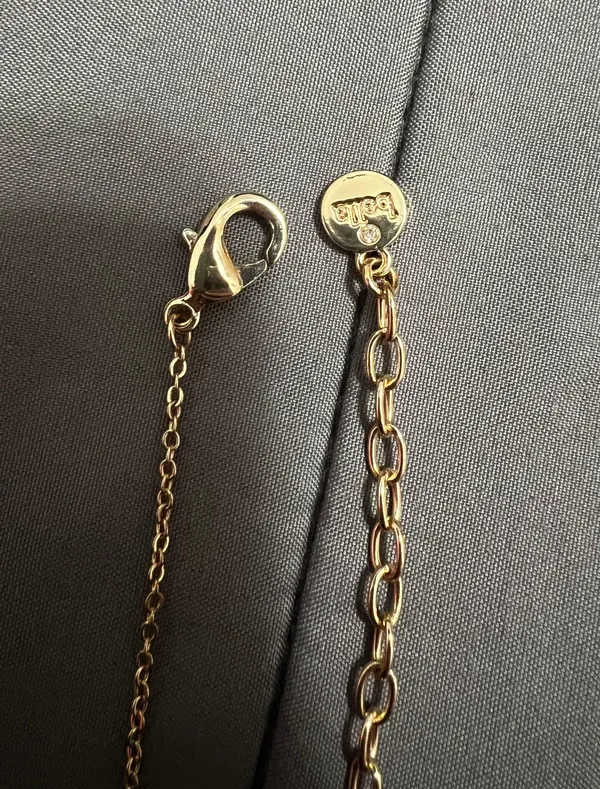 Bella initial A necklace Gold - Image 3