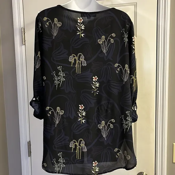 LOFT Black and Navy CrewNeck Floral Long Sleeve Blouse with Side Slits- Medium - Image 9