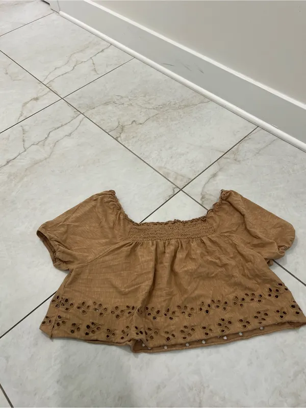 American Eagle Tan Eyelet Crop Top Size Small - Image 4