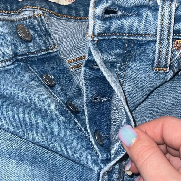 ✨Levi’s Wedgie Skinny Light Wash Button Fly Raw Hem Sz 26 Jeans✨ - Image 11