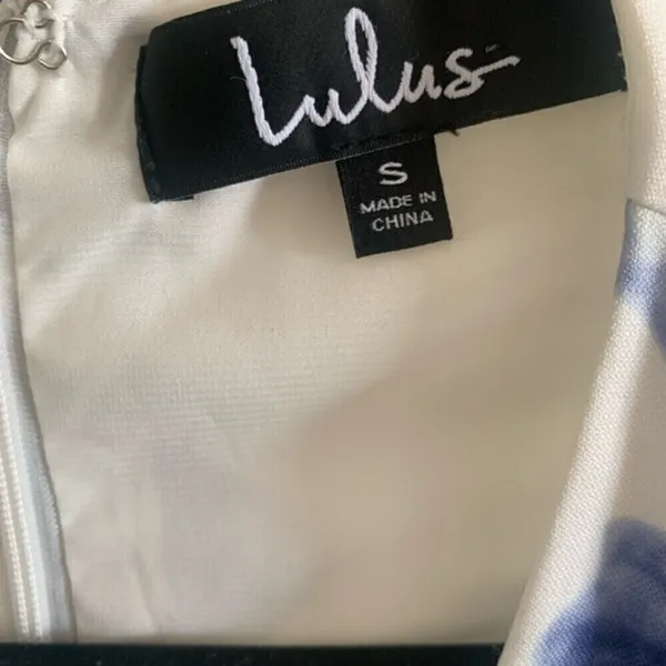 LULU’S Seeing Chic Floral V-Neck Dress Size S - Image 8