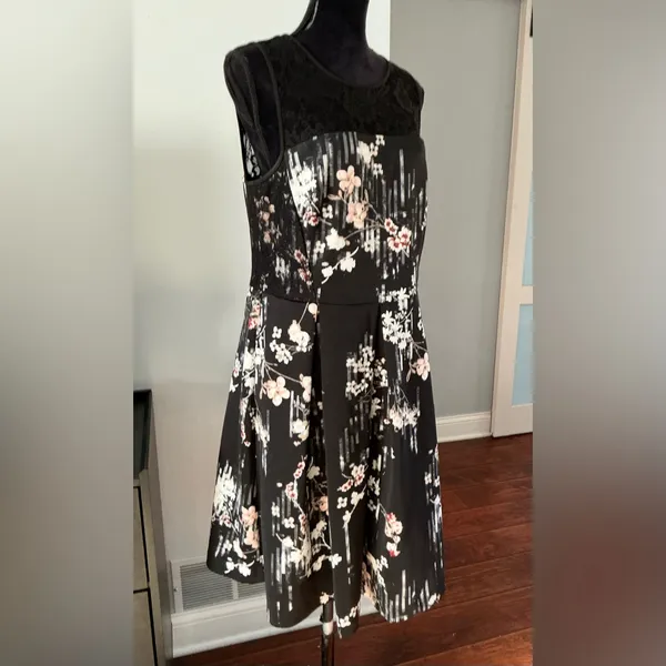 White House | Black Market dress 🌺PRETTY🌷 - Image 3