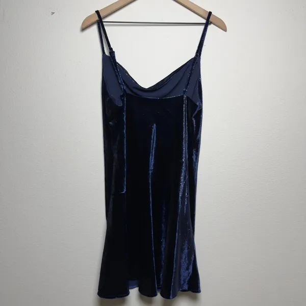 ASTR‎ The Label Women Dancing Queen Dress Large Navy Blue Metallic Velvet Cowl - Image 6