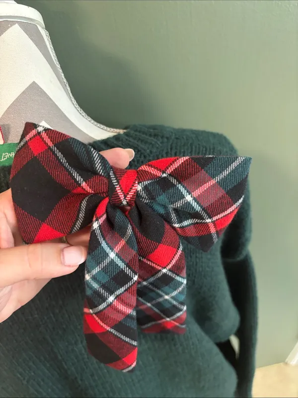 Dark Green Women's Pullover Sweater with Plaid Bow Size L - Image 2