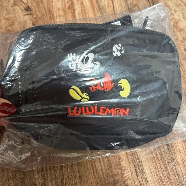 Lululemon x Disney Everywhere beltbag, NWT Limited Edition - Image 10