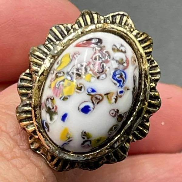 White Milk Art Glass Cabochon Adjustable Ring Vtg Gold Tone Size 7 - Image 2