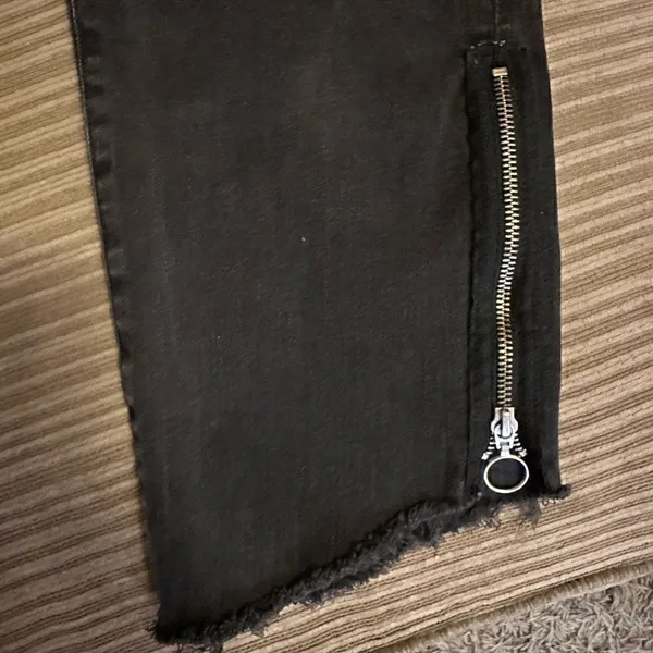 Zara premium denim button fly raw angled hem zipper size 6 - Image 4