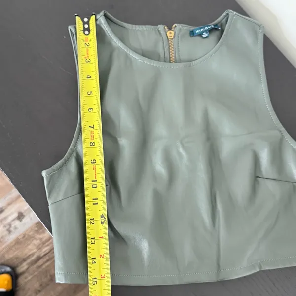 NWT Kurious Faux Leather‎ Boxy Zip Back Sleeveless Crop Top Gray Medium - Image 10