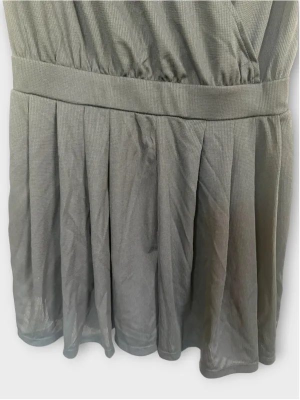 Size M Halara V Neck Short Sleeve Pocket Waffle Casual Romper - Image 4