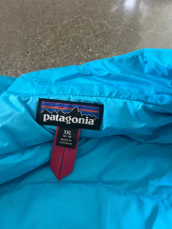 Patagonia blue puffer vest (fits like a women’s med) - Image 4