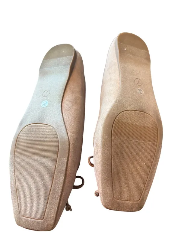 Liz Claiborne Memory Foam Tan Ballet Flat Shoes Flushing Slip On Faux Suede Sz 7 - Image 7