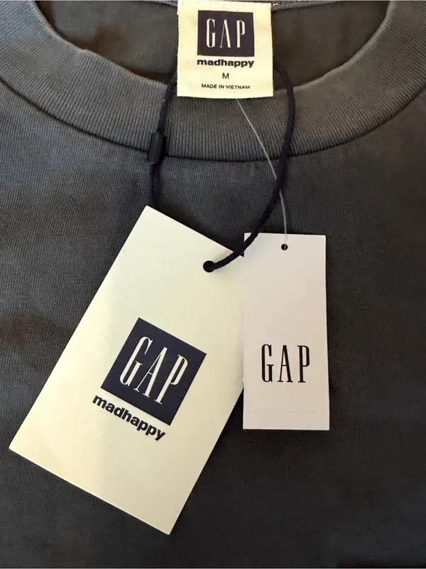NWT Gap x MadHappy Globe Pocket Short sleeve tee relaxed fit size medium - Image 9