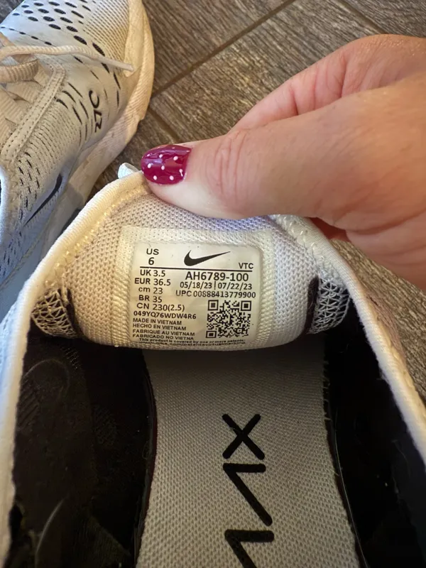 Nike 270 Air Max Shoes Women’s - Image 6