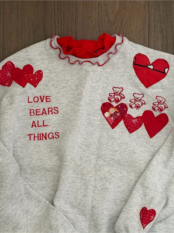 Valentine’s Day custom love themed crewneck sweatshirt vintage vault find large - Image 2