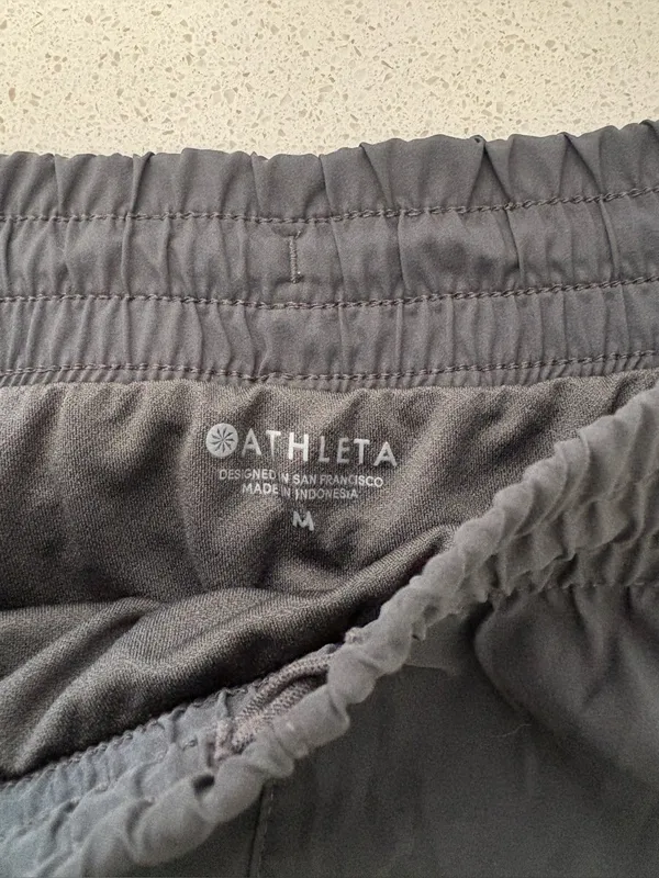 Athleta Mesh Racer Run Mid Rise 4" Short - Image 5