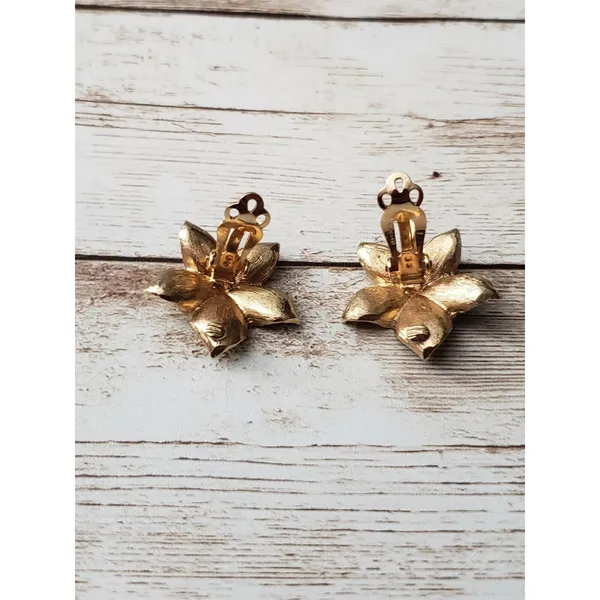 Vintage Clip On Earrings - Light Green & Gold Tone Leaf Fall Theme - Image 4