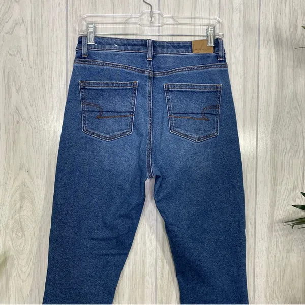 American Eagle Distressed Ripped Knee Mom Jeans size 4 - Image 5