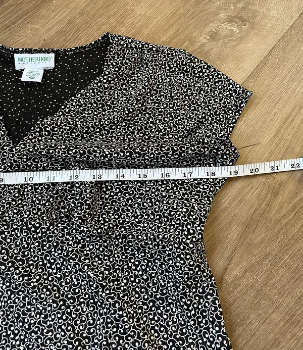 Motherhood Maternity short sleeve blouse top floral vine women’s size medium - Image 11
