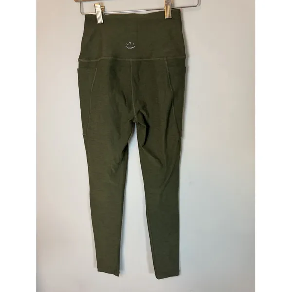 Beyond Yoga High Waisted Spacedye Capri Leggings Pockets Green Sz S NEW - Image 9