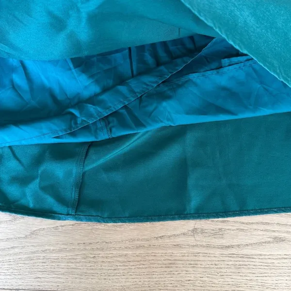 Lulu’s - Exclusive Charm Taffeta Puff Sleeve Midi Dress in Emerald Green - Image 2