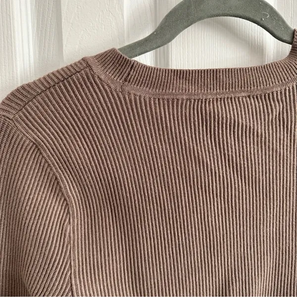 Abercrombie Fitted Crewneck Sweater Women’s Size Small - Image 6