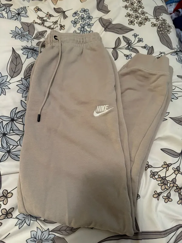 Nike sweatpants - Image 4