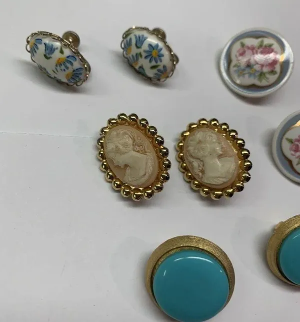 Lot Of 4 Pretty Vintage - Modern Clip On Screw On Costume Earrings - Image 4