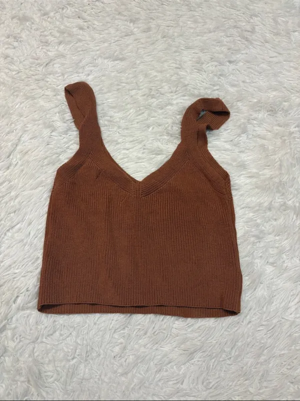 ASTR Brown Knit V-Neck Tank Top - Image 3