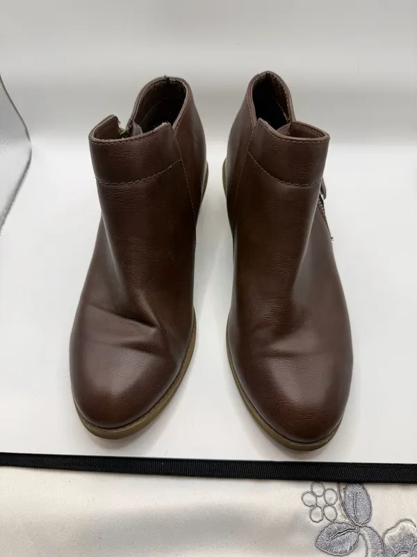 Time and Tru Women's Brown Memory Foam Ankle Boots - Image 2