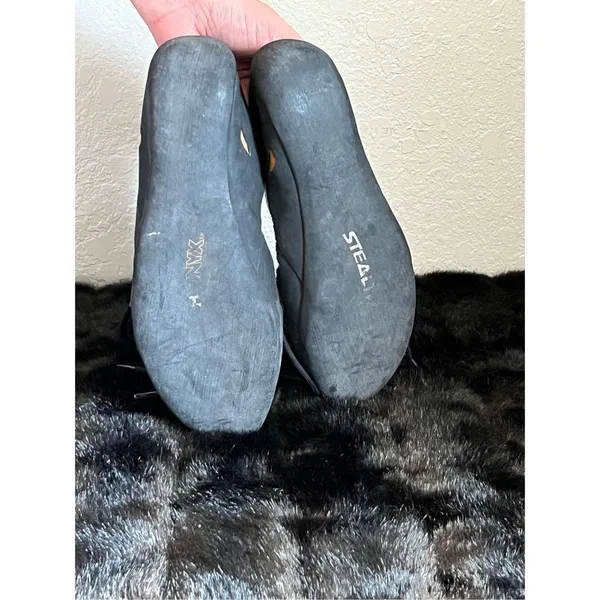 Five ten Gambit climbing shoes size 12.5 - Image 4