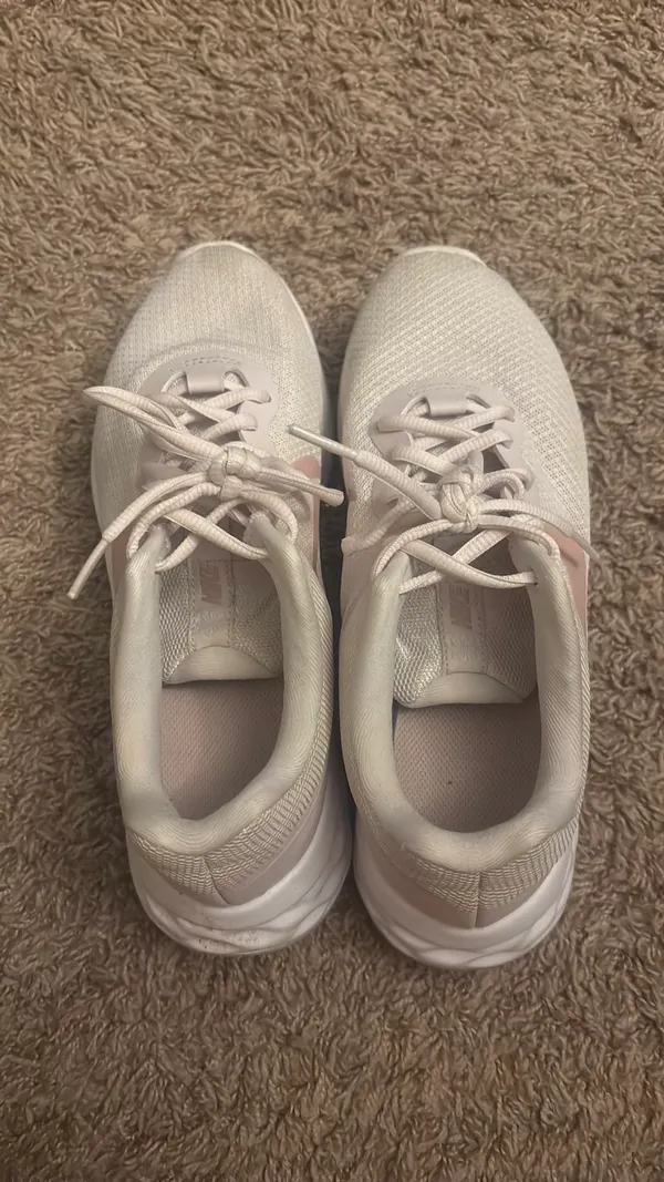 Nike shoes  - Image 2
