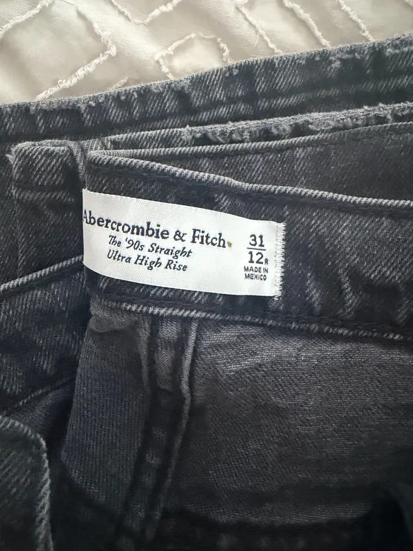 Abercrombie High-Rise Jeans 90s Straight - Image 6