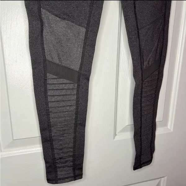 Alo Yoga Size Medium Low Waist Grey Moto Legging Athletic Textured Mesh Pant - Image 6