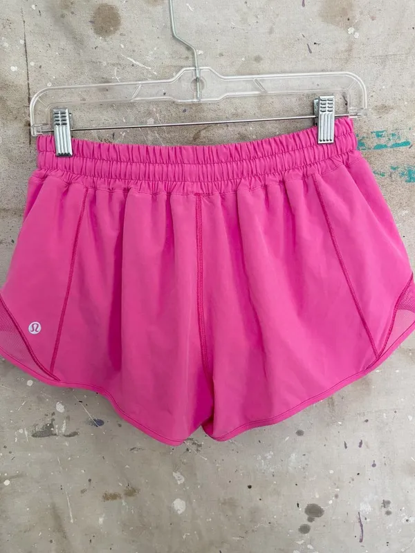 Lululemon Hotty Hot Low-Rise Short 2.5", Sonic Pink - Image 3