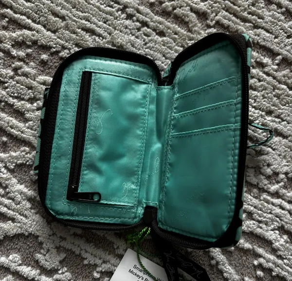 Vera Bradley Wrislet - Image 5