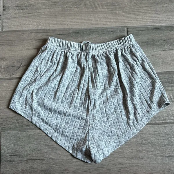 Gray ribbed lounge shorts - Image 3