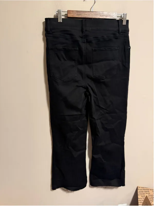 Spanx Cropped Flare Jeans Black- Size Large - Image 6