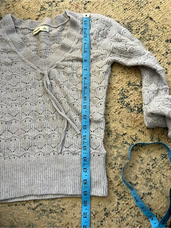Hollister Light Lavender Lace-Pattern V-Neck Sweater - Image 3