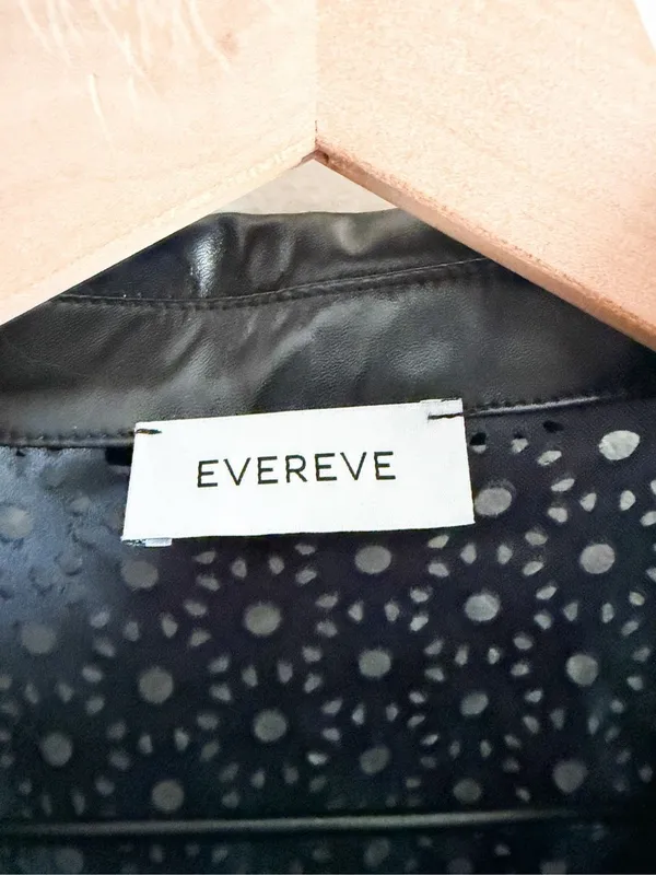 Evereve Vegan Leather Pattern Button Down Short Sleeve Size S - Image 5