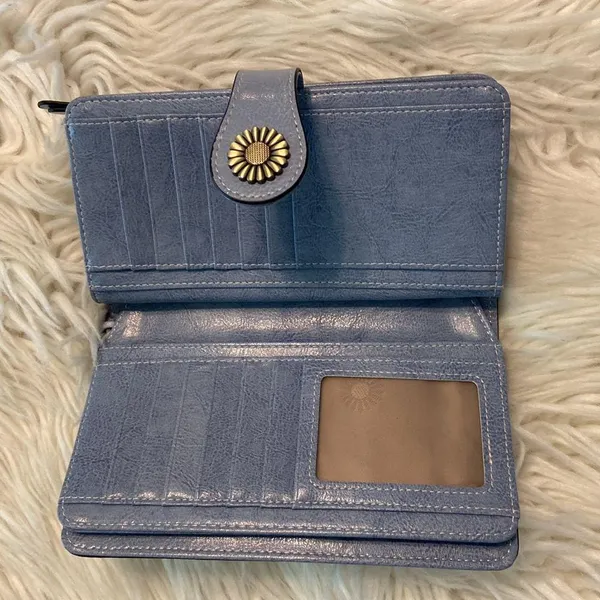 Women’s Wallet/ Wristlet BNWOT color light blue so many cards space see photos - Image 4