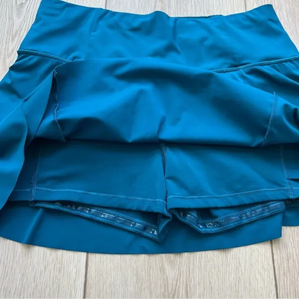 ATHLETA MOMENTUM SKORT In COASTAL TEAL Size Small Ruffle Tennis Pickleball Skirt - Image 8