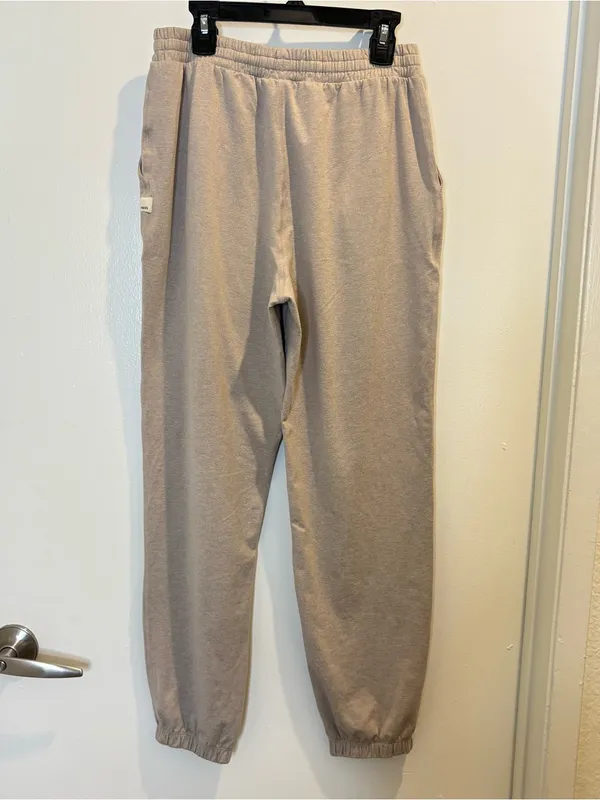 Vuori Boyfriend Pant Joggers Size XS Draw String Light Beige - Image 5