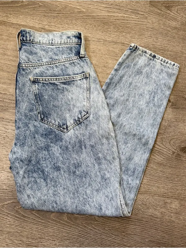 •Arizona• Highest Rise Mom Jeans - Image 2