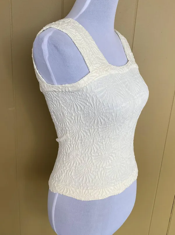 Women XS floral textured wide strap tank top cream color - Image 2