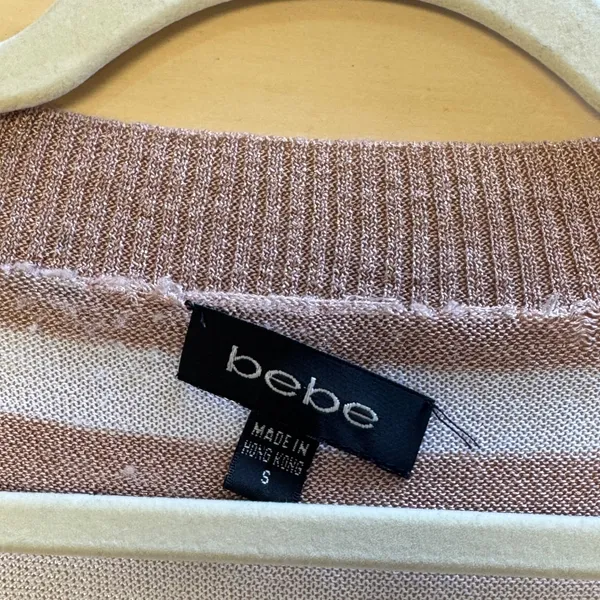 Bebe 2010s Rose Gold Metallic Striped Deep V-Neck Knit Top Sz Small Short Sleeve - Image 6