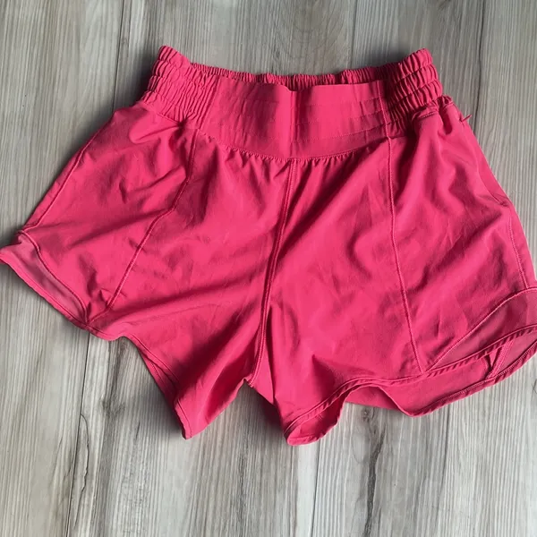 Lululemon Hotty Hot short HR 4 inch Glaze Pink Size 4 Like New Barbiecore Rush - Image 5