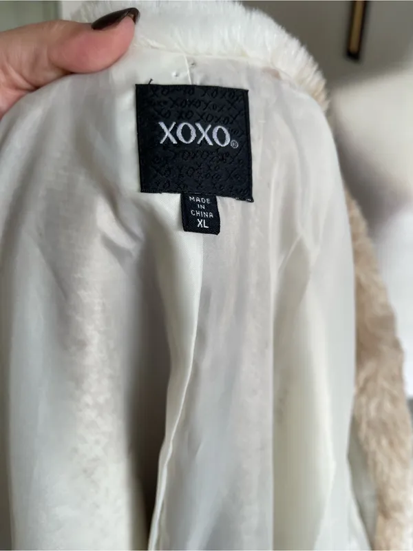XOXO Two-Tone Faux Fur Coat in Cream & Tan - Image 8