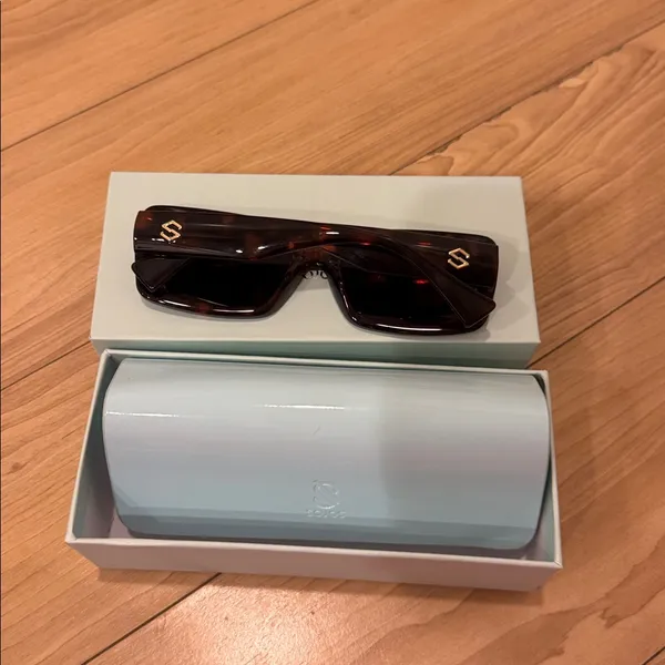 Sojos Tortoise Shell Women's Sunglasses - Image 2